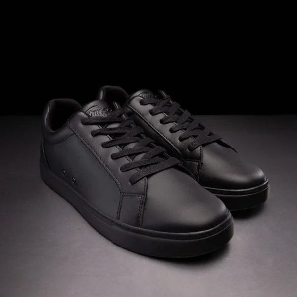Fuego All Black low-top Sneaker - Image 4