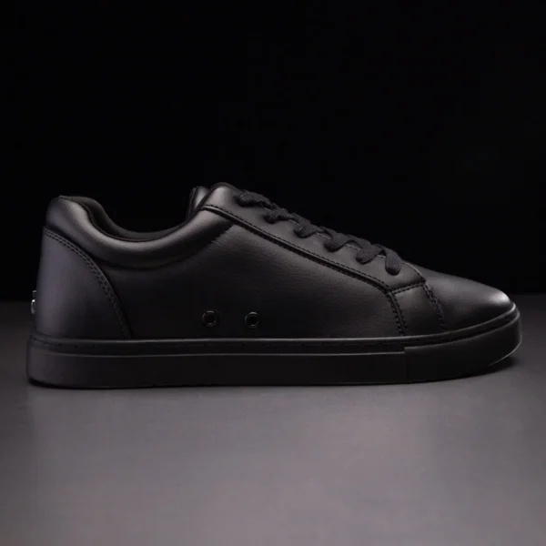 Fuego All Black low-top Sneaker - Image 3